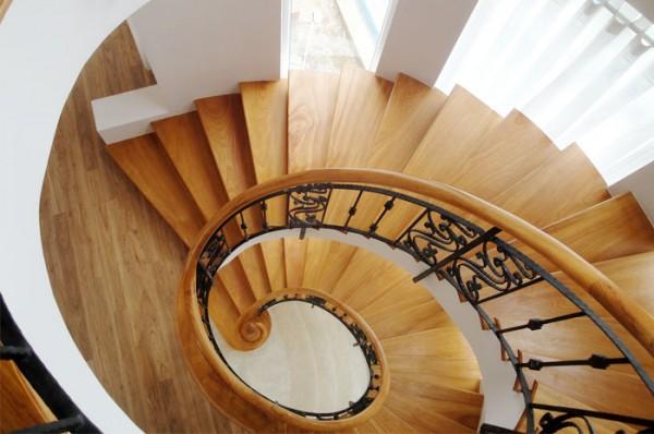 Thi công cầu thang gỗ sao cho hợp phong thủy